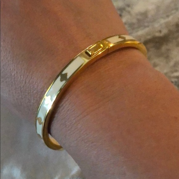 Gold bracelet w detailing (see pics) - Picture 1 of 4